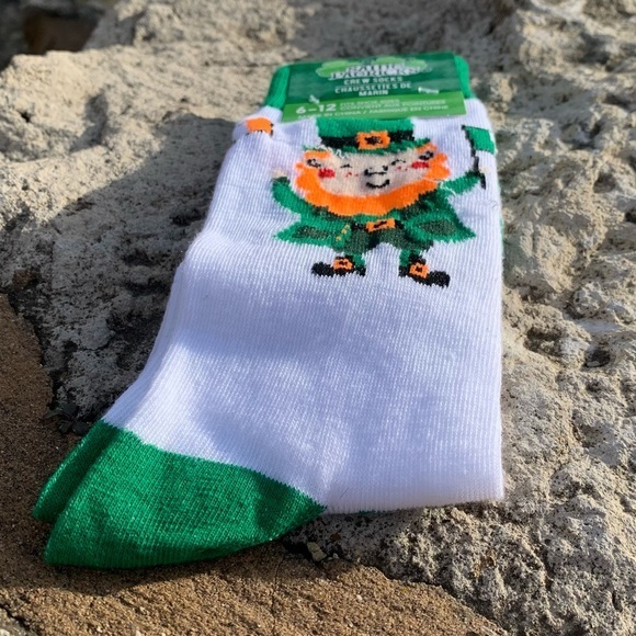 Saint Patrick’s crew socks,‎ size 6-12, unisex, green and white, lucky clovers. - Picture 3 of 6
